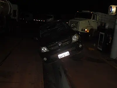 Para fugir da PRF, condutor com mais de uma tonelada de maconha cai em valeta