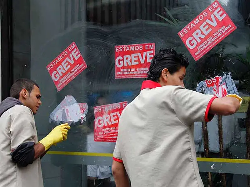 Bancários encerram greve, mas Caixa segue fechada em 7 capitais