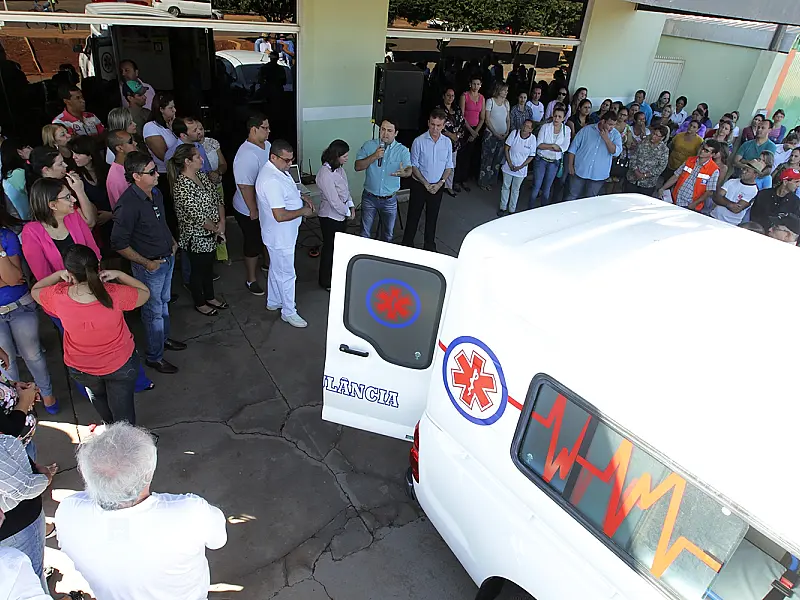 Marcio Fernandes entrega ambulância 0km para agilizar o atendimento dos pacientes de Água Clara