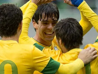 Com gols de Paulinho, Neymar e Kaká seleção faz 4 a 0 no Japão