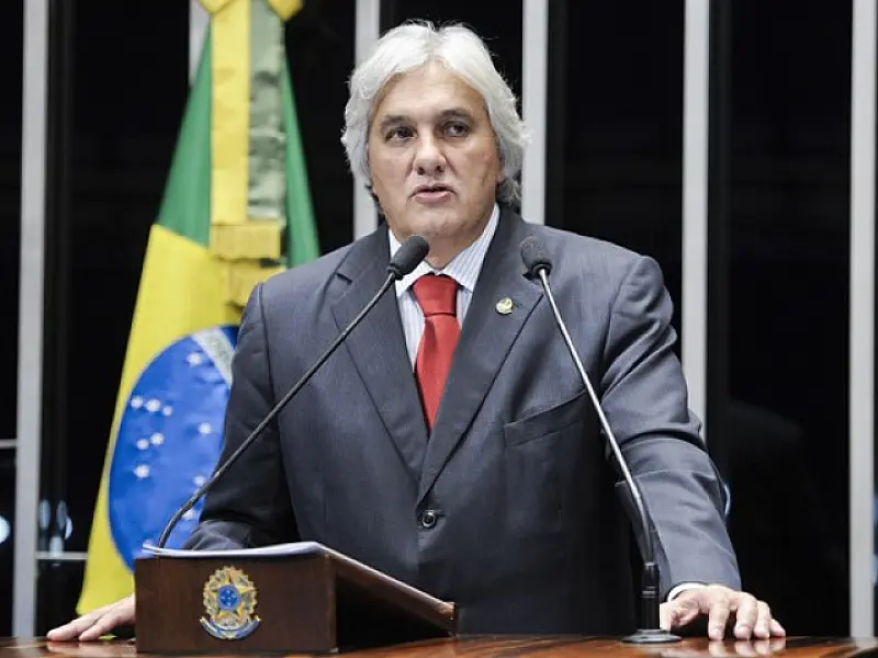 Reportagem sobre suposta delação de Delcídio divide opiniões na Câmara