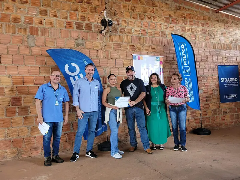 Moradores de Rochedinho e Anhanduí aprendem informática com o TechAula Distritos Conectados