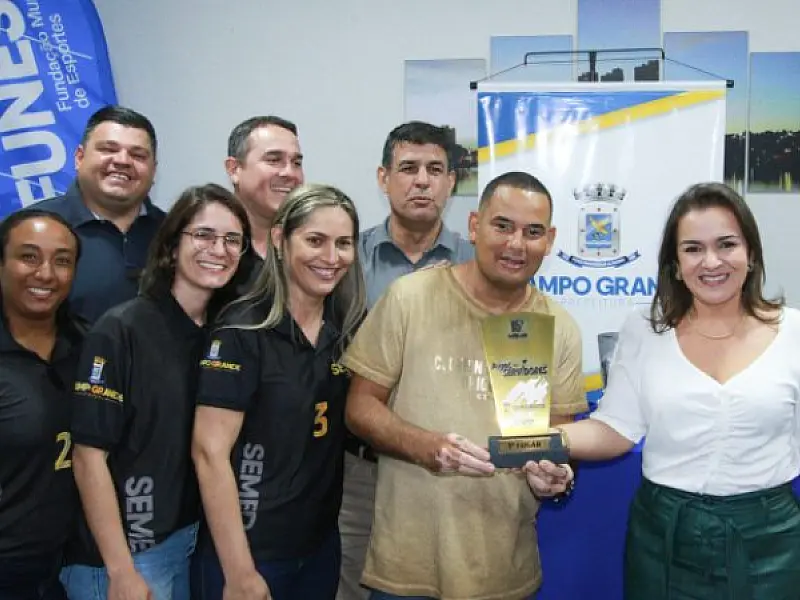 PREFEITA ADRIANE LOPES ENTREGA PREMIAÇÕES DE COMPETIÇÕES ESPORTIVAS NA CAPITAL 
