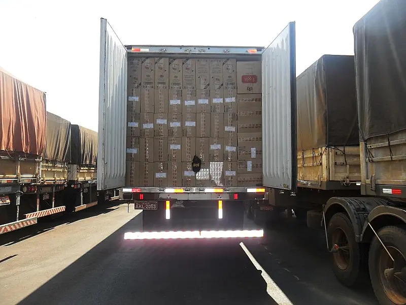DOF apreende 130 mil pacotes de cigarro em carreta