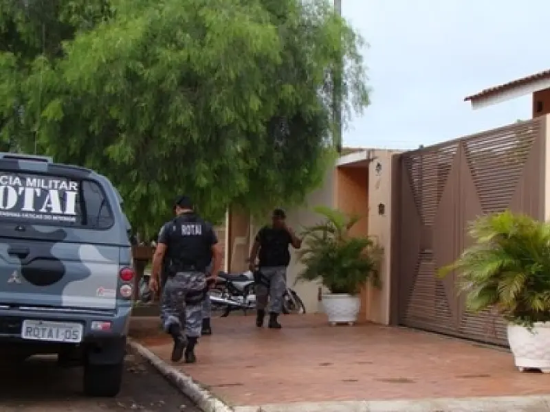 Assaltantes invadem residência e amarram vítimas em quarto em Três Lagoas