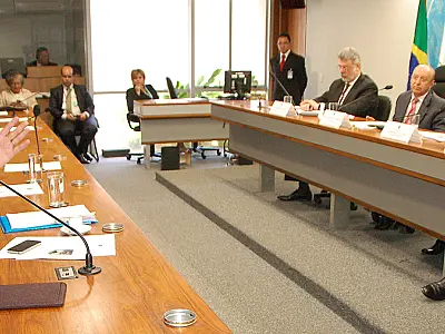 Senador quer alternativas para implantar separadora de gás em MS