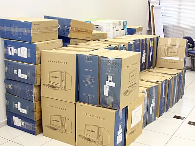 Em parceria com Caixa, Vander viabiliza computadores para entidades