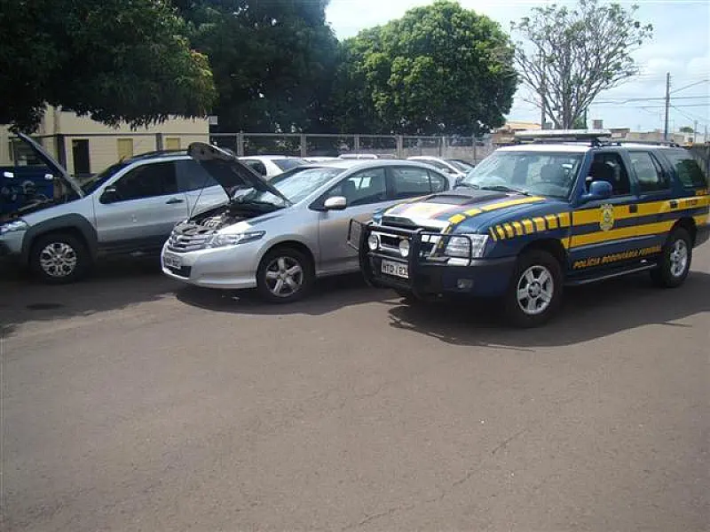 Polícia recupera carros roubados em Goiânia que seriam entregues em Campo Grande