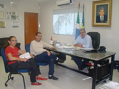 Secretário de Habitação se reúne com lideranças de Ponta Porã para viabilizar moradias
