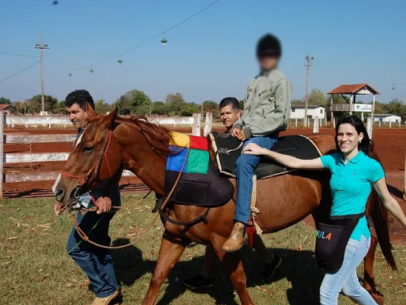 Sindicato Rural realiza com Apae ação pioneira de equoterapia