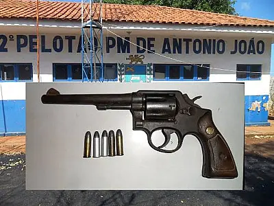 PM em Antonio João prende dupla com arma de fogo