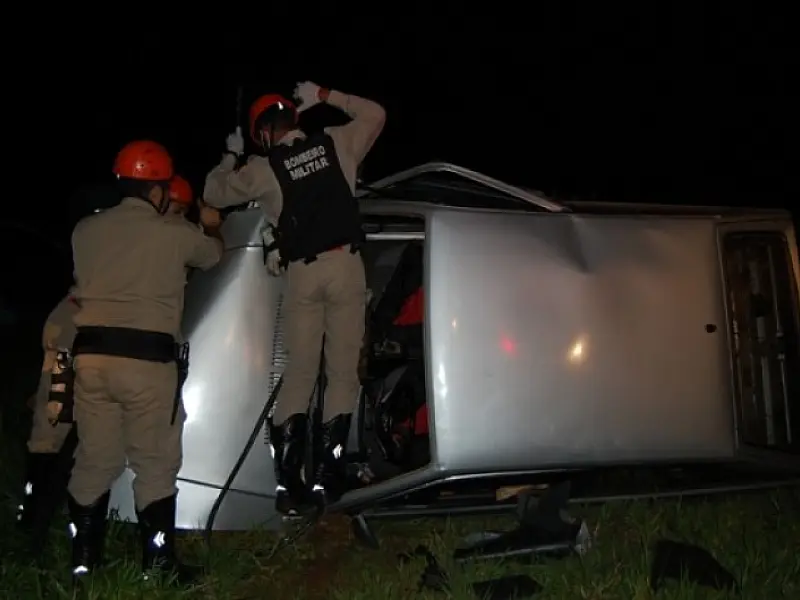 Colisão entre dois veículos na MS-276 deixa carros destruídos