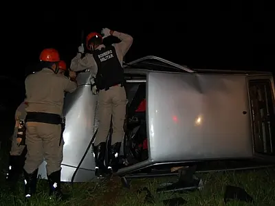 Colisão entre dois veículos na MS-276 deixa carros destruídos