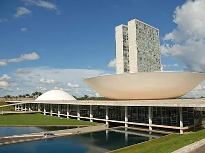 Semana no Congresso tem reforma política, Refis e votação da meta fiscal