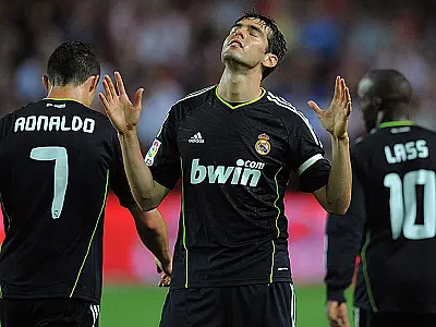 CR7 marca quatro gols, supera Messi e adia a festa do Barcelona