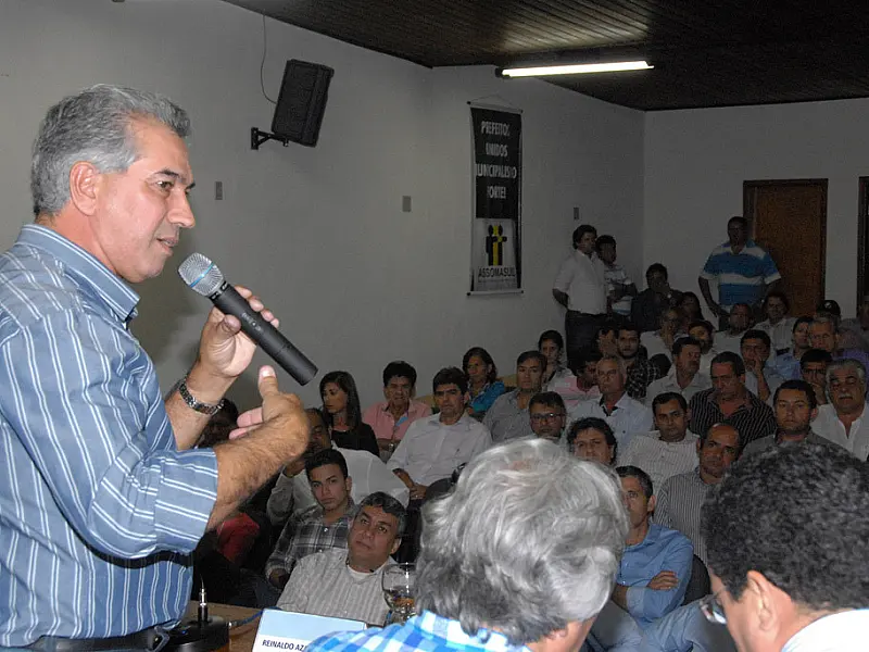 Reinaldo Azambuja destina quase R$ 5 milhões em emendas para municípios de MS