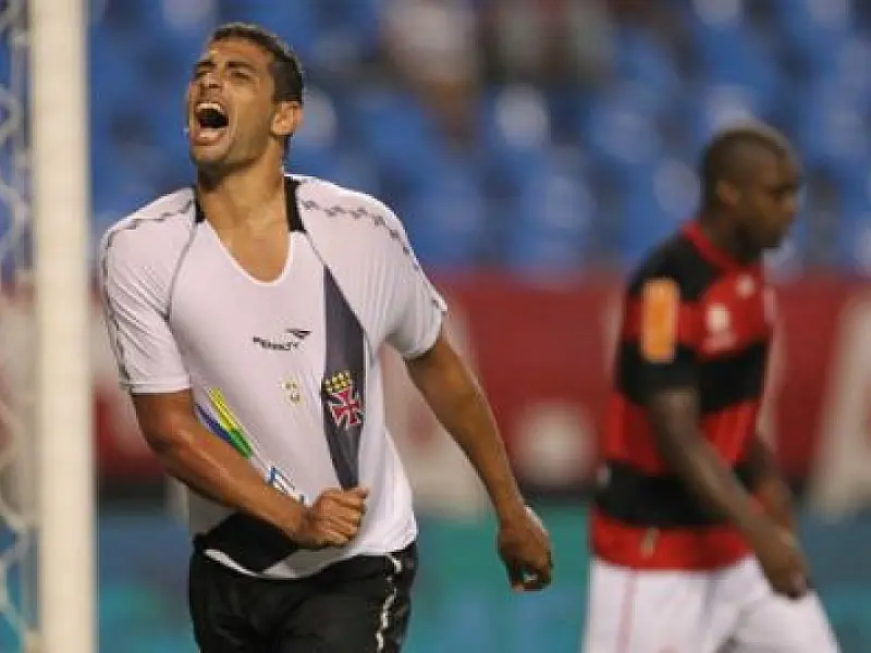 Vasco vira, derruba Flamengo após três anos e está na final da Guanabara