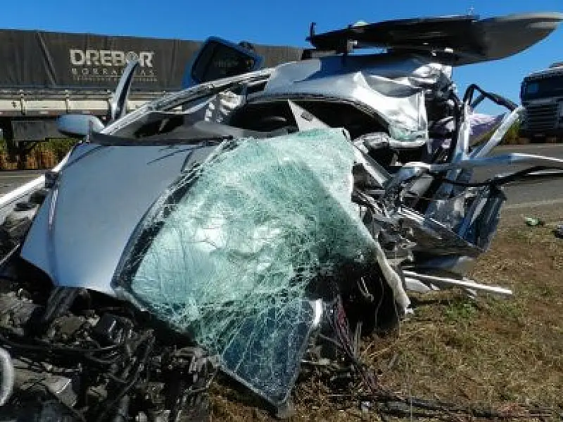 Homem morre e família fica ferida em acidente na BR-163