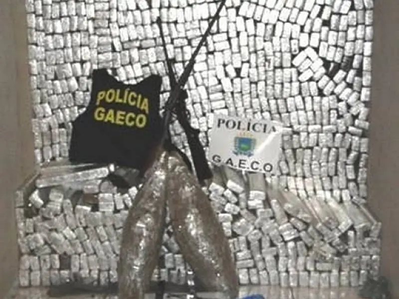 Família é presa durante operação com toneladas de maconha