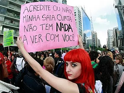 Marcha a favor da liberdade feminina é realizada na Capital