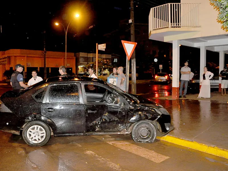 Colisão entre S-10 e Fiesta causa afundamento de crânio em criança