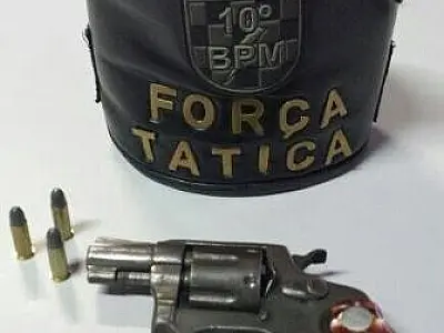 PM apreende revólver e munições com adolescente
