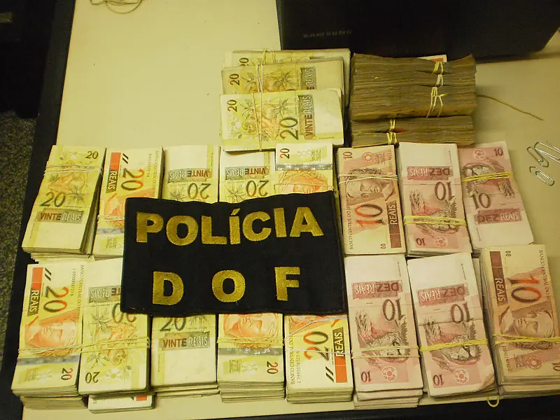 DOF apreende R$ 100 mil sem procedência comprovada