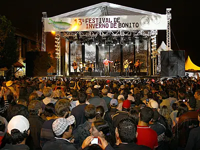 Abertura do 13º Festival de Inverno de Bonito reúne 18 mil pessoas