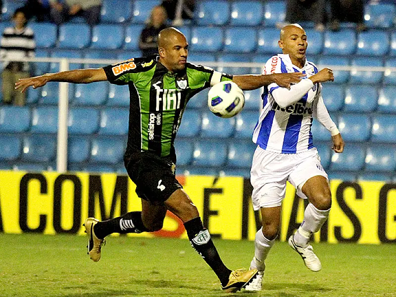 Avaí arranca empate com o América-MG e ameniza crise