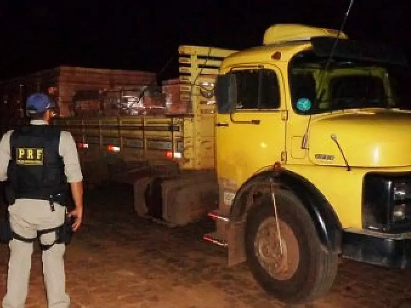 PRF de São Gabriel prende condutor de caminhão que dirigia embriagado