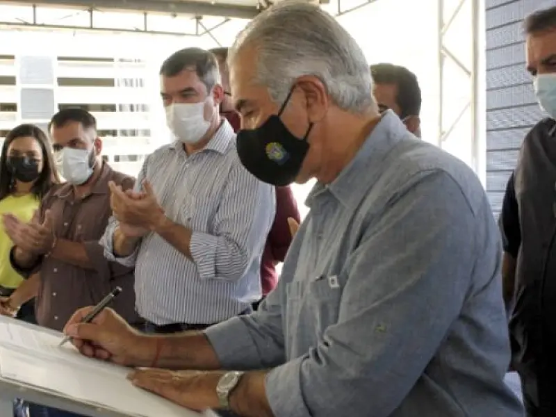 Governador congelou a pauta fiscal dos combustível, lançou obras e firmou convênios para MS
