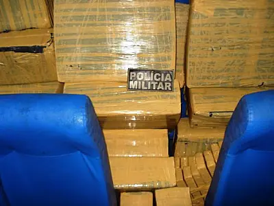 PM de Laguna Carapã apreende mais de 700 kg de maconha em ônibus escolar