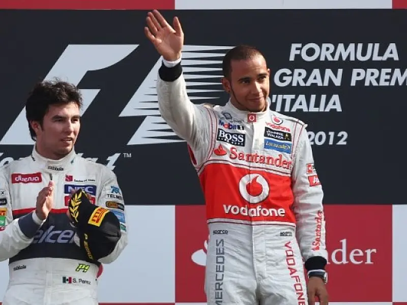Hamilton assume vaga de Schumacher na Mercedes em 2013