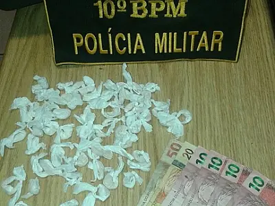 Jovem é preso após ser flagarado com cocaína pela PM