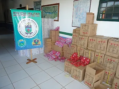 PMA e PM apreende carro com produtos contrabandeados
