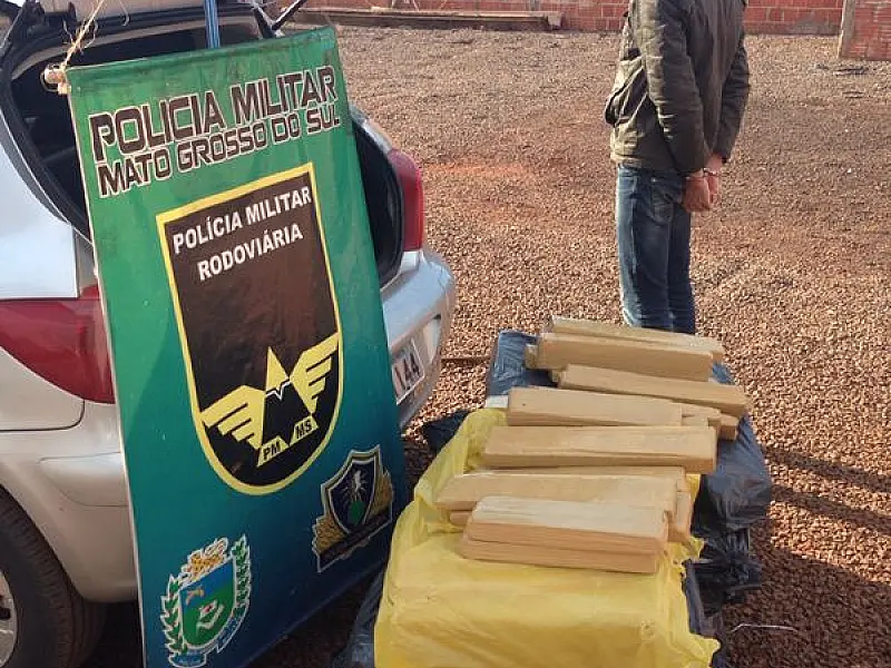 Peugeot carregado de maconha é apreendido por policiais militares