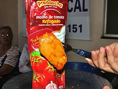‘Corpo estranho’ é encontrado dentro de molho de tomate em Dourados
