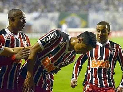 Em Florianópolis, São Paulo vence Avaí de virada