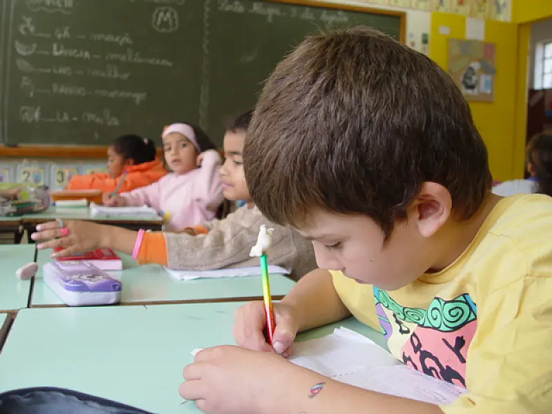 No Brasil, 8,5 milhões de alunos estão atrasados na escola