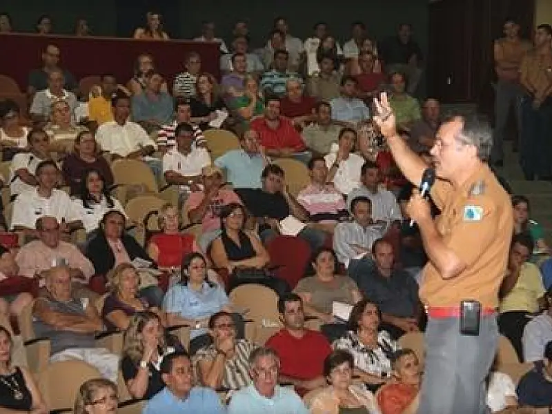 Mutirão contra incêndio atende mais dois edifícios