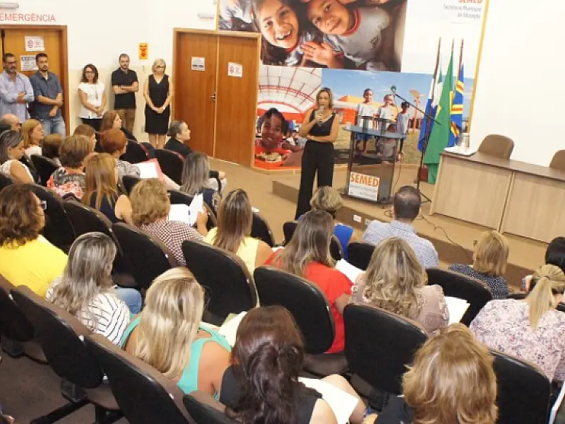 Formações e orientações de trabalho são foco da primeira reunião com diretores da REME