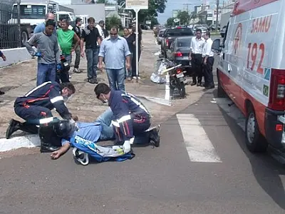 Motociclista fica ferido em colisão no cruzamento da Ceará com Euclides da Cunha