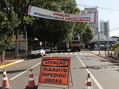 RECAPEAMENTO AVANÇA NA RUA RUI BARBOSA NESTA SEXTA
