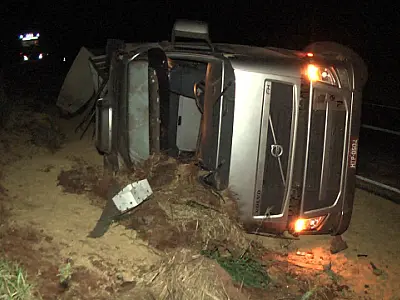 Motorista de Naviraí morre esmagado após carreta tombar no PR