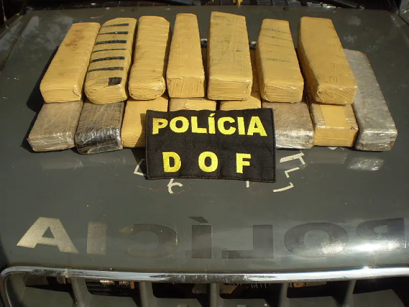 Jovem é presa com 15 tabletes de maconha na mochila