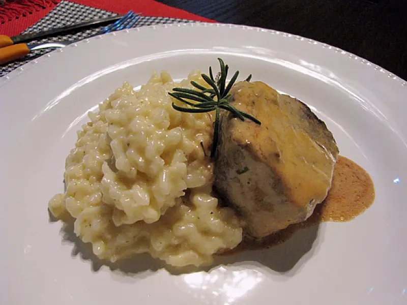 Aprenda a fazer um Filé mignon ao molho de mostarda com risoto de alho-poró
