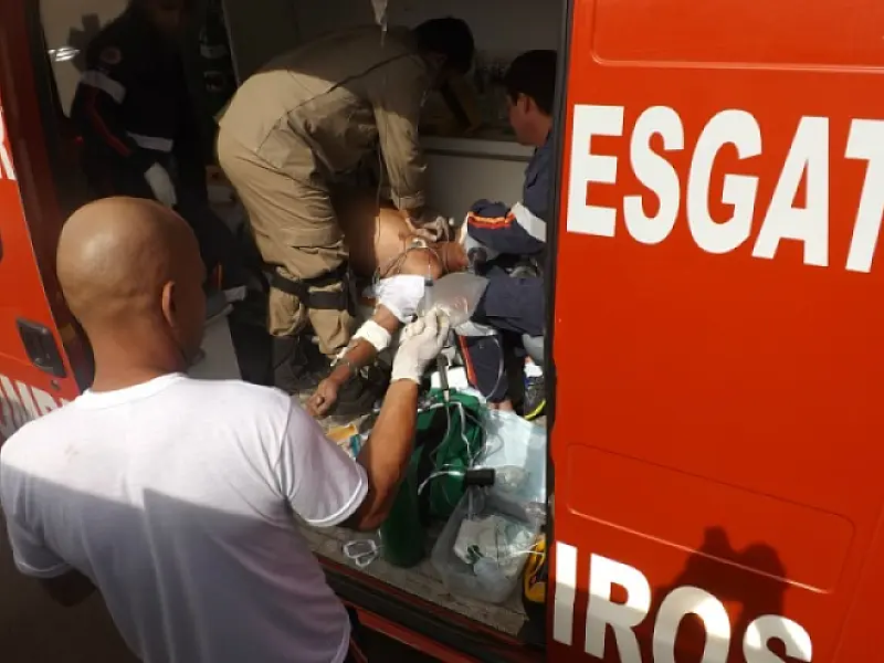 Homem morre dentro de viatura dos Bombeiros após sofrer descarga elétrica