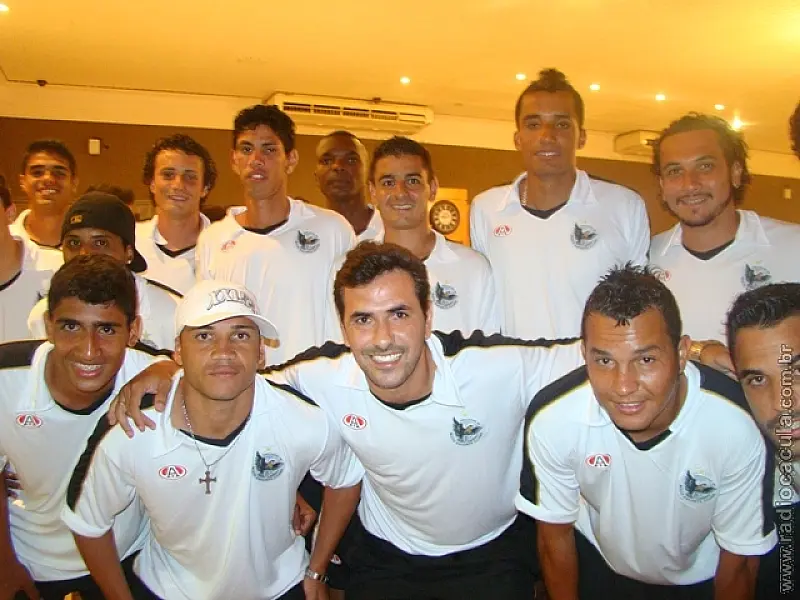 Misto apresenta o novo time em evento solene