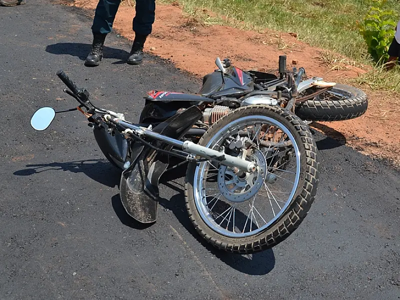 Motociclista fica ferido após colidir em traseira de veículo na MS-217