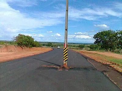 Retirada de poste no meio da rodovia MS-436 deve acontecer nesta quarta-feira